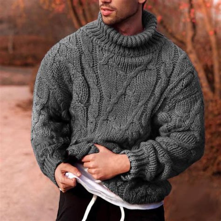 Can Petites wear oversized sweaters?