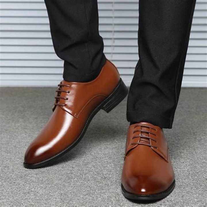 Can you wear brown shoes with all black?