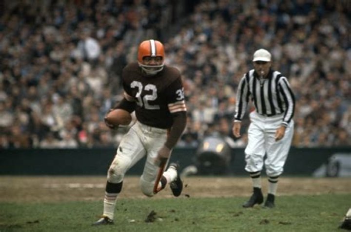 Did Jim Brown help recruit Ernie Davis?