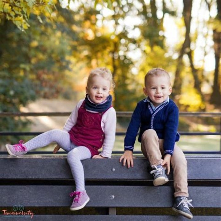 Does fraternal twins mean boy and girl?