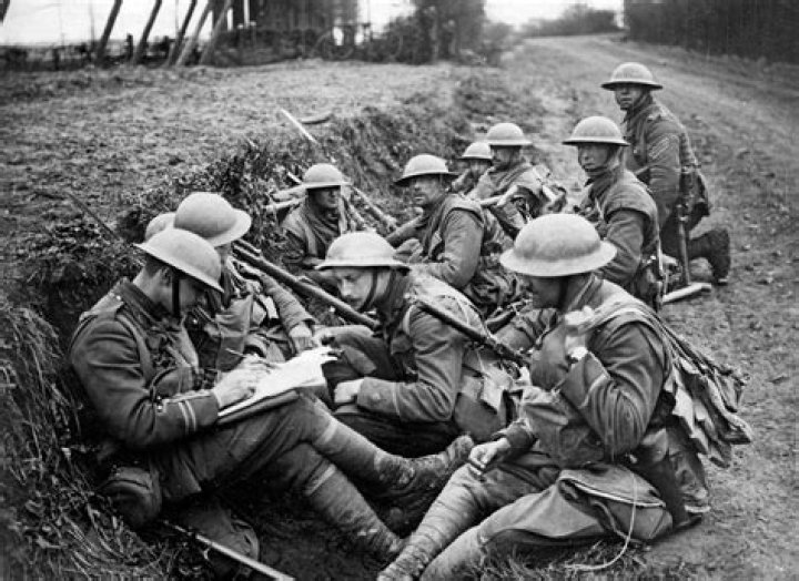 How did soldiers get trench mouth?