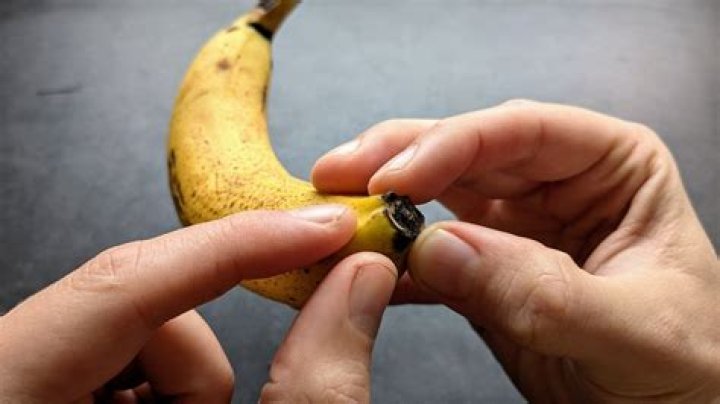 How do banana peels cure warts?