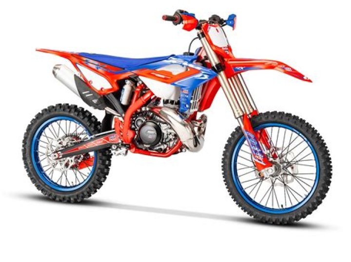 How fast is a 300cc dirt bike?