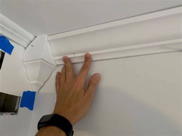 How much should I pay for crown molding installation?