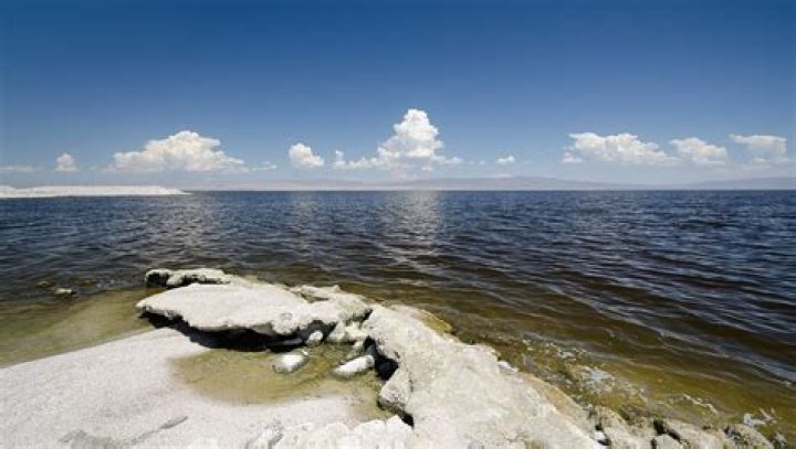 Is the Salton Sea bigger than Lake Tahoe?