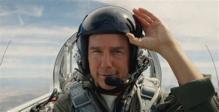 Is Tom Cruise a real pilot?