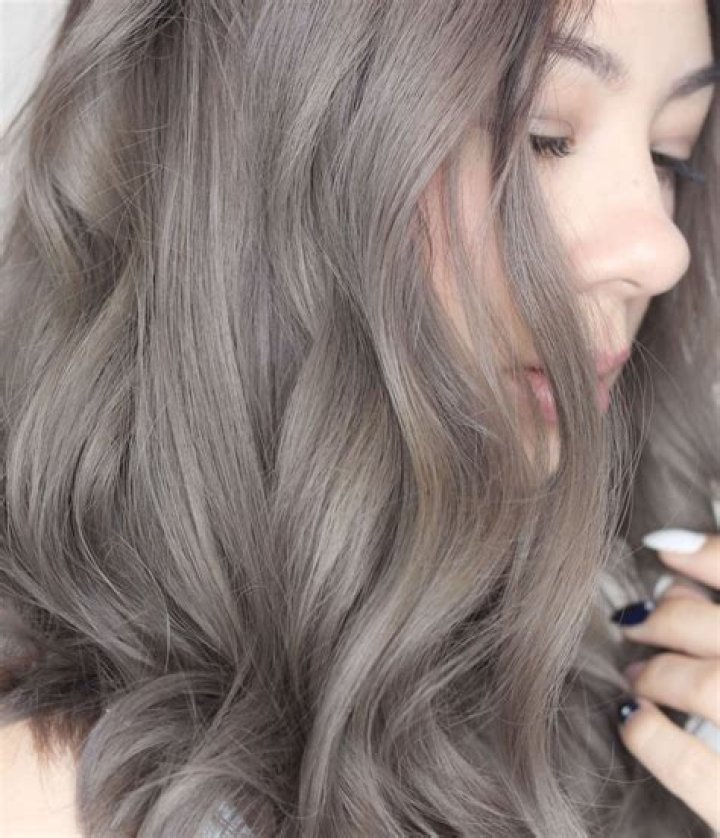 What does ash gray look like?
